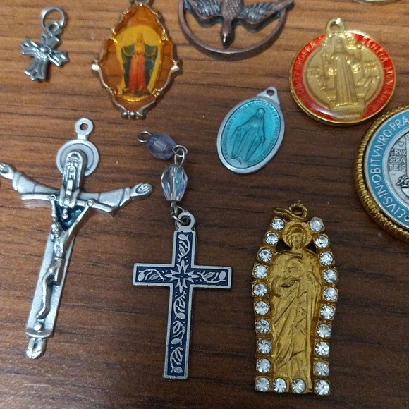 Religious Lot - Picture 7 of 9